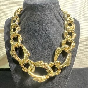 Vtg: Polished Gold Toned Graduating Swirl Link Statement Runway Necklace
